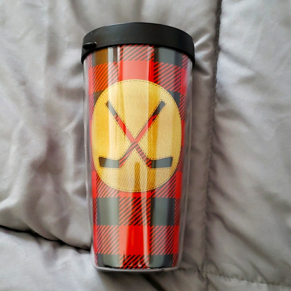 Hockey themed insulated mug